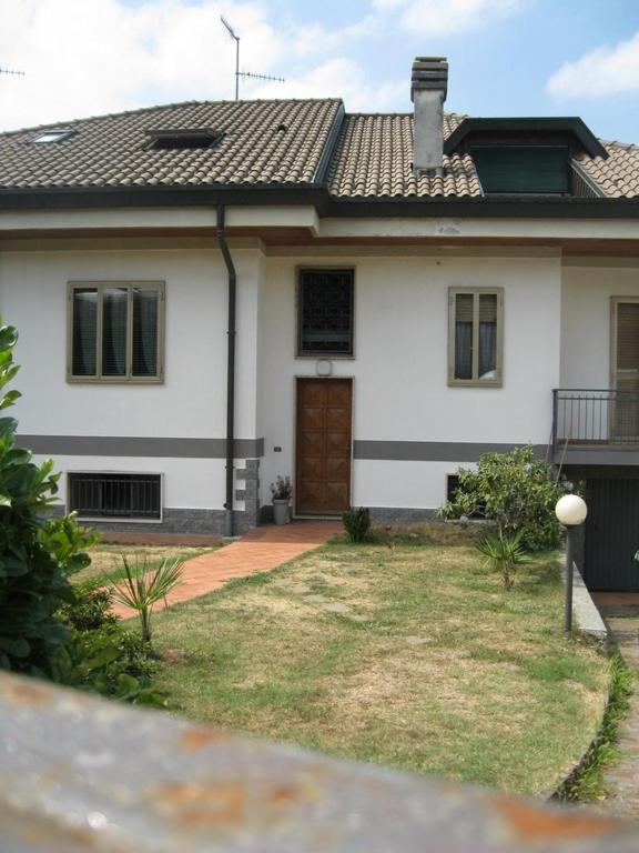 La Casa Dei Pini Bed & Breakfast Malnate Exterior photo