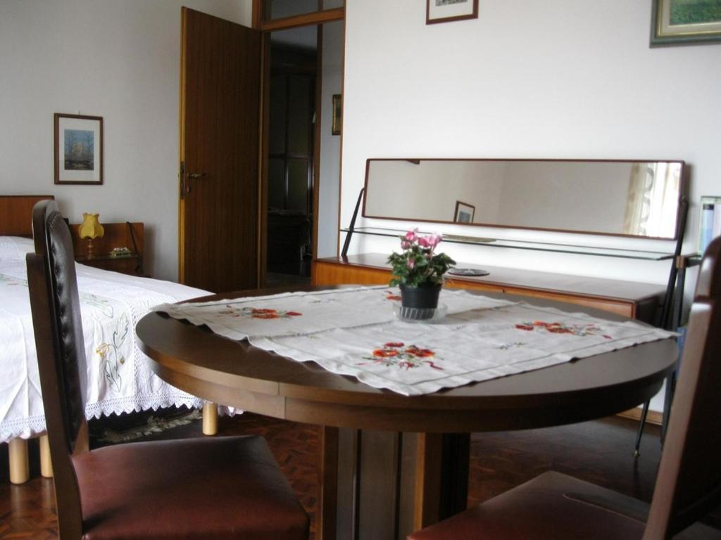 La Casa Dei Pini Bed & Breakfast Malnate Exterior photo